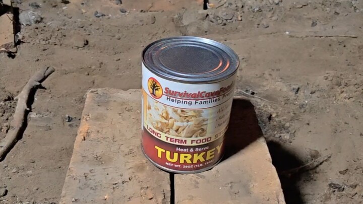 مواد ما بعد نهاية العالم في الأراضي القاحلة: علبة لحم الديك الرومي