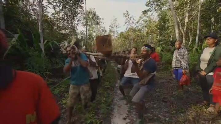Pesta Babi： Kolonialisme di Zaman Kita (Full Movie) - Film Dokumenter Investigatasi