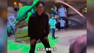 哥们你来这洗头来了？