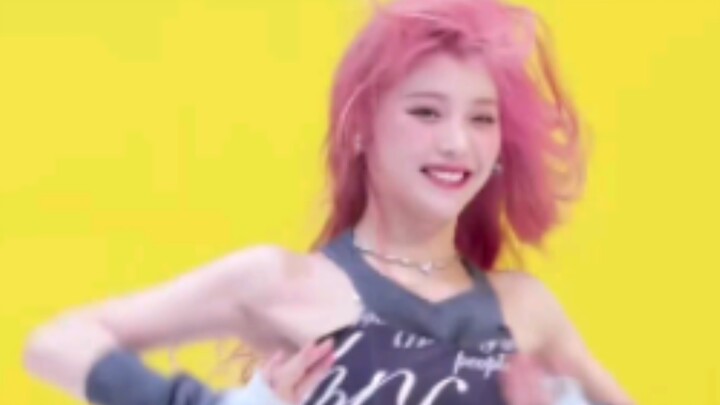 When Shen Xiaoting dances with 700% intensity, her head is already spinning—hahahaha!