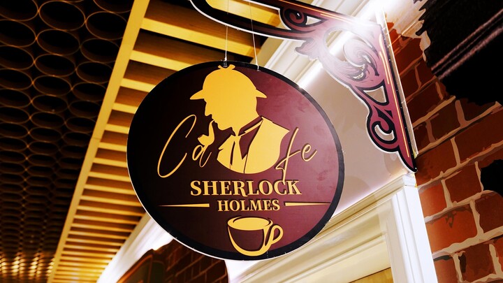 ประสบการณ์เมนูกาแฟเต็มรูปแบบในธีม Sherlock Holmes ที่ 221B Baker Street ที่ปลายลิ้นของคุณ