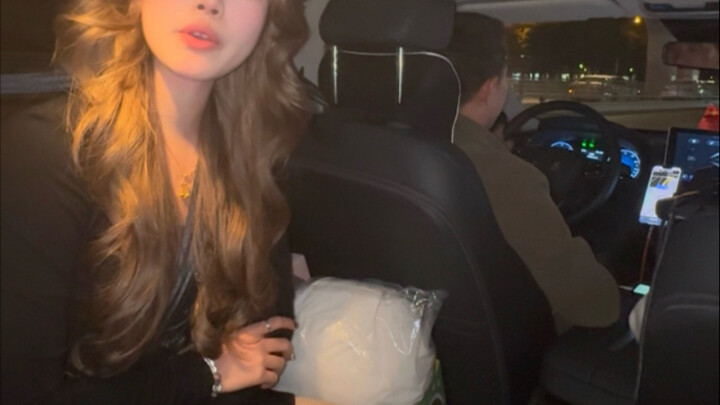 Drama Cemburu di Taksi: Sahabatku Jatuh Cinta pada Pacarku