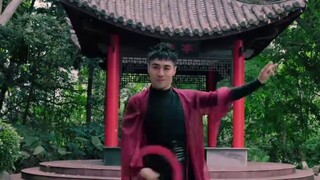 【Bai Xiaobai】《Xiao》 is full of energy! Chinese style jazz folding fan choreography solo version