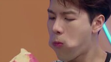 【Wang Jiaer】I also think apples are delicious~