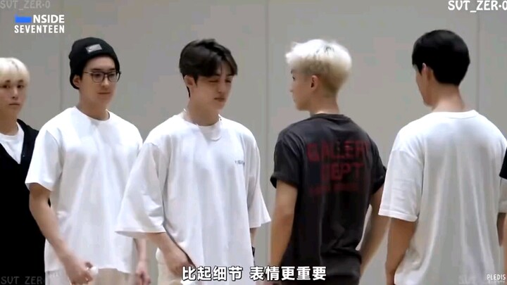 Kuku: The teacher said facial expressions are even more important—smile brightly! Choi Seungcheol, d