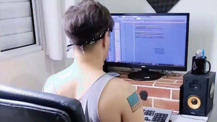 Trabajando en una nueva canción ! que les parece , la lanzo??