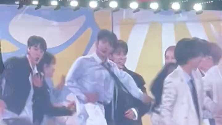 【SEVENTEEN】ปรากฏว่าส่วนนี้เป็นการแสดงสดแบบสดๆ