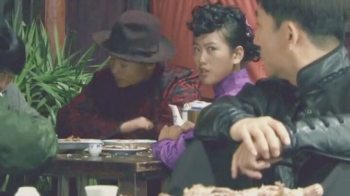 The young man ate a roast duck, but he didn't expect it to weigh eight pounds. It turned out that th