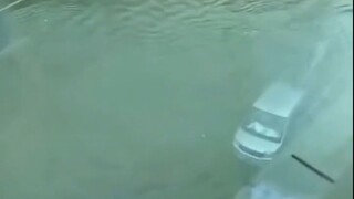 “五菱神车：车不行别怪路不平”