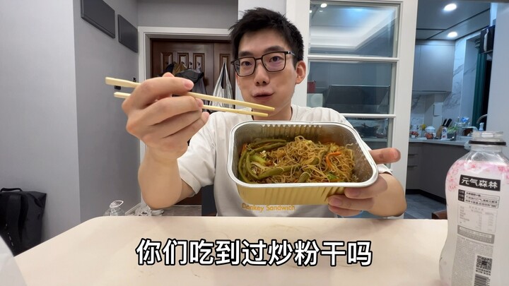 200-Lb Diet Swap Day 2: Have you ever had stir-fried dry rice noodles for your sixth meal? Holy cow!