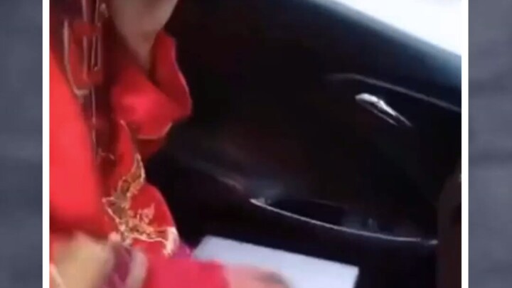 Lúc cưới thì code (X), lúc code thì tranh thủ cưới luôn (✓)