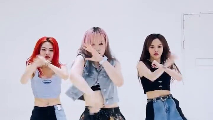 I'm so anxious! Why hasn't XG released a stage version yet?! 20 seconds of GAL GVNG isn't enough for