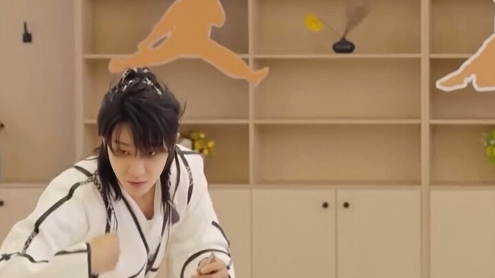 โอ้โห! บินไพ่ดับเครื่องยนต์! ซูหมิงหาว คุณมีฝีมือจริงๆ เลยนะ!