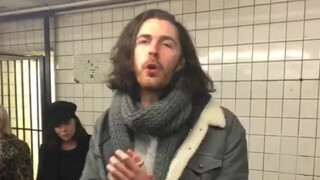 ถ้าได้ยินเสียงนี้ในรถไฟใต้ดิน แสดงว่าสายแน่นอน Hozier-พาฉันไปโบสถ์