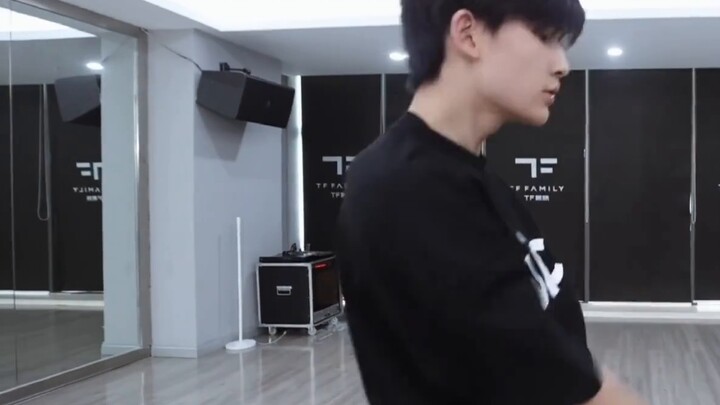 [TF Family] Su Xinhao and Yu Yuhan's "ENEMY" - Two post-05 national group teenagers' stunning dance 