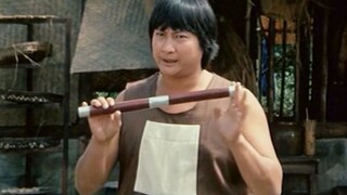 Tongkat Sammo Hung hampir sama bagusnya dengan Gada Emas, dan semakin lama semakin panjang.