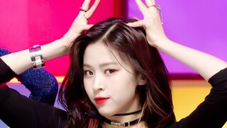 Mix Pertunjukan Panggung Luar Biasa "Dalla Dalla" - ITZY