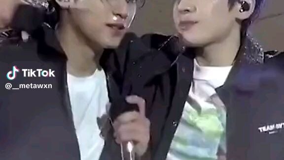 minwon kiss
