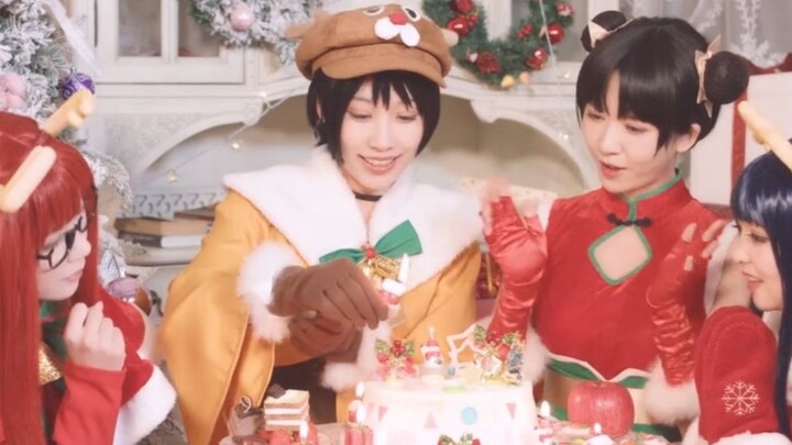 สุขสันต์วันคริสต์มาส — สาวน้อยที่พวกคุณอยากได้ มีครบหมดแล้ว