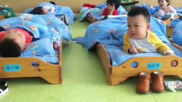 人类满级幼崽 "小孩子的快乐时光 "这个孩子太可爱了
