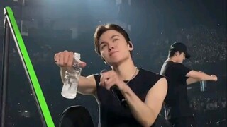 220904 CHUYẾN THĂM THẾ GIỚI CỦA SEVENTEEN TẠI TORONTO Bạn cảm thấy thế nào? RẤT TUYỆT VỜI Trạm số 0