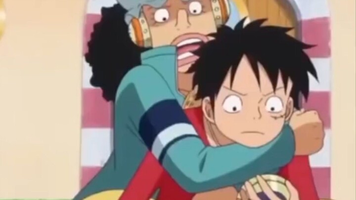 luffy dipeluk oleh siapa