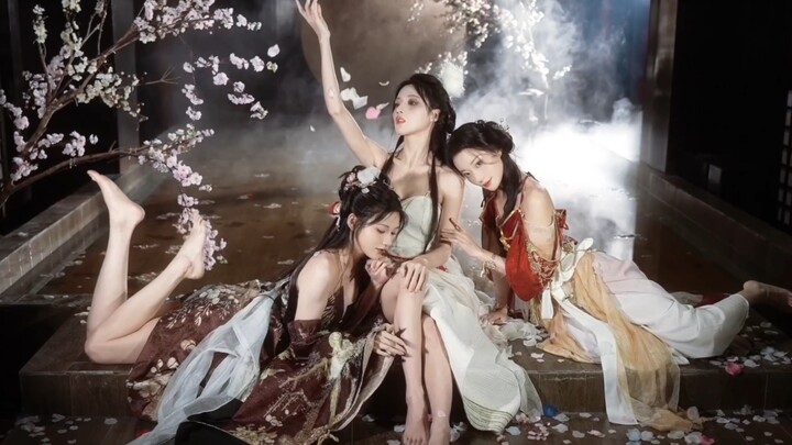Có ai đó hãy ném tôi xuống hồ bơi đi.