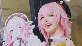 三月七：很内向，出门吃饭不敢结账