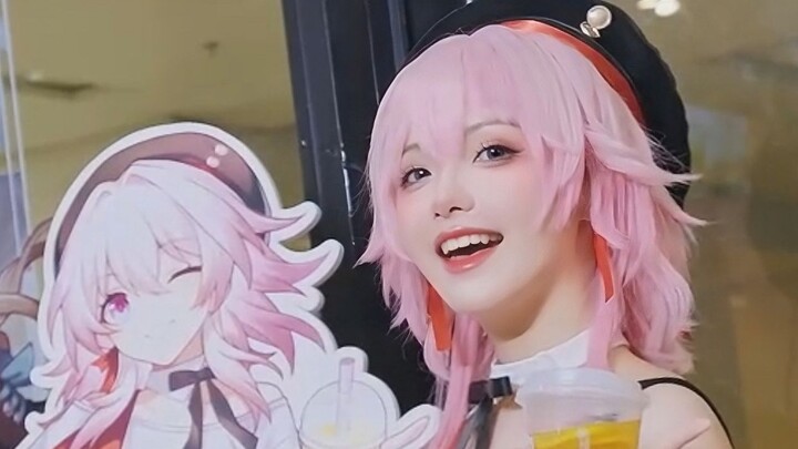 7 Maret: Sangat tertutup, takut membayar tagihan saat makan di luar