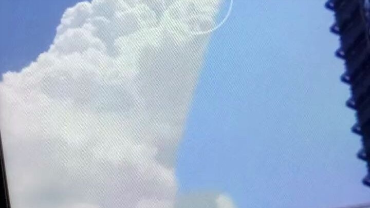 “Aku mengatur semua kelembutan dan keimutanku agar hanya kamu yang bisa melihatnya.”