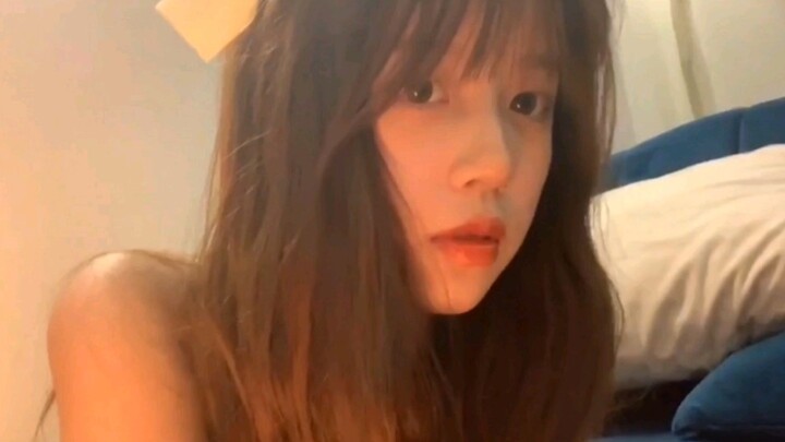 “Ngây thơ mà quyến rũ chính là kiểu này sao?”