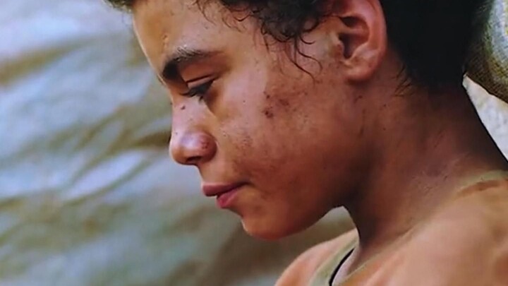 شاهدتُ في جلسة واحدة فيلم “فتى القمامة”: يعثر الفتى عن طريق الصدفة على محفظة من علامة تجارية شهيرة، 