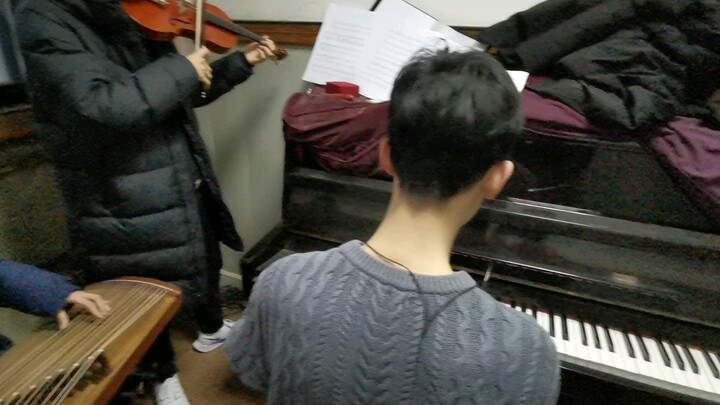 Broken Qin, Guzheng and Violin, a cracked "Red Lotus"