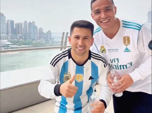 Super idol is popular again on tiktok, even imitating the fake Messi and Ronaldo