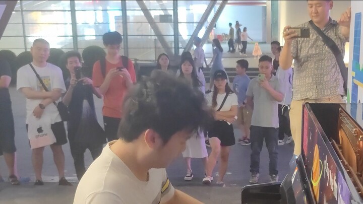 The man accidentally played "Pirates of the Caribbean" and actually attracted the young lady from tw