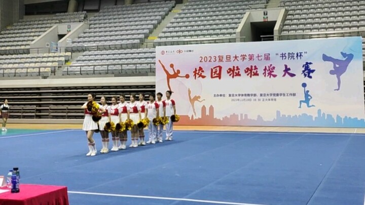 Bringing Red Velvet's songs to the Fudan cheerleading competition | A cheerleading rendition of "Roo