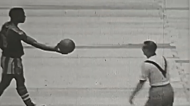 "سجل تاريخي نادر لترويض البشر لكرة السلة"