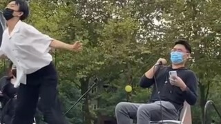 Selesai, sekarang semua orang di perusahaan mengenal saya (´Д` )