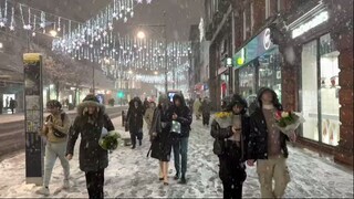 London SNOW Walk ⛄ Snowing Central London 2022   London Best Christmas Lights to