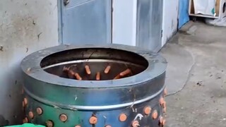 Berubah kostum dalam tiga detik, Kun Kun pun hanya bisa pasrah.