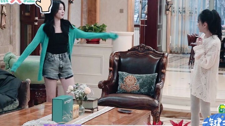 Chi tiết về gia đình của cha mẹ Triệu Tiểu Đường được tiết lộ, vừa rộng rãi lại vô cùng xa hoa! Tran