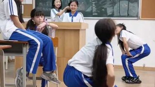 校服女孩跳舞充满活力！洋溢着青春的气息！