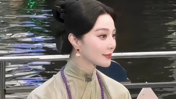 So beautiful! She really brought the Chinese style to the world