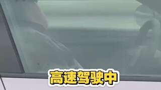 Netizens capture on video a spirited young man sleeping while driving an Xiaomi SU7 with automatic a