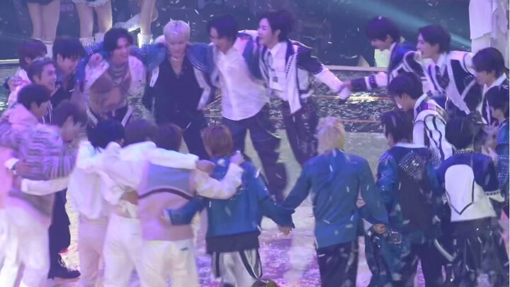 The moment the folding chairs spark a spontaneous circle dance at Christmas | 2023 SBS Gayo Daejun |