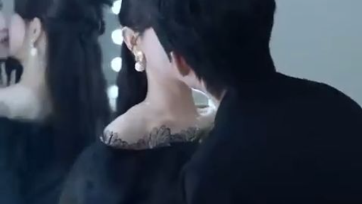 Miliarder dingin yang ditakuti semua orang tergoda asisten barunya tiap malam