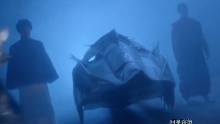 Flower-Scattering Pavilion, please welcome Miss Lin!