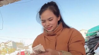 لعبت الورق في الفصل! تم القبض علي من قبل المعلم وتم إلقائي مباشرة في سلة المهملات