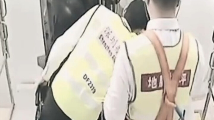 Complete unedited CCTV footage of the Zheng Zhihua incident at Shenzhen Airport—let’s get the full s