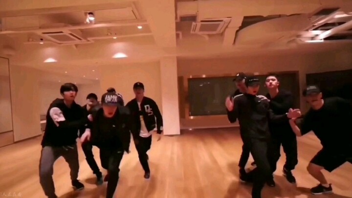 【EXO】Phiên bản vũ đạo này cũng đỉnh lắm đấy! Bạn thanh mai trúc mã đẹp trai vô đối